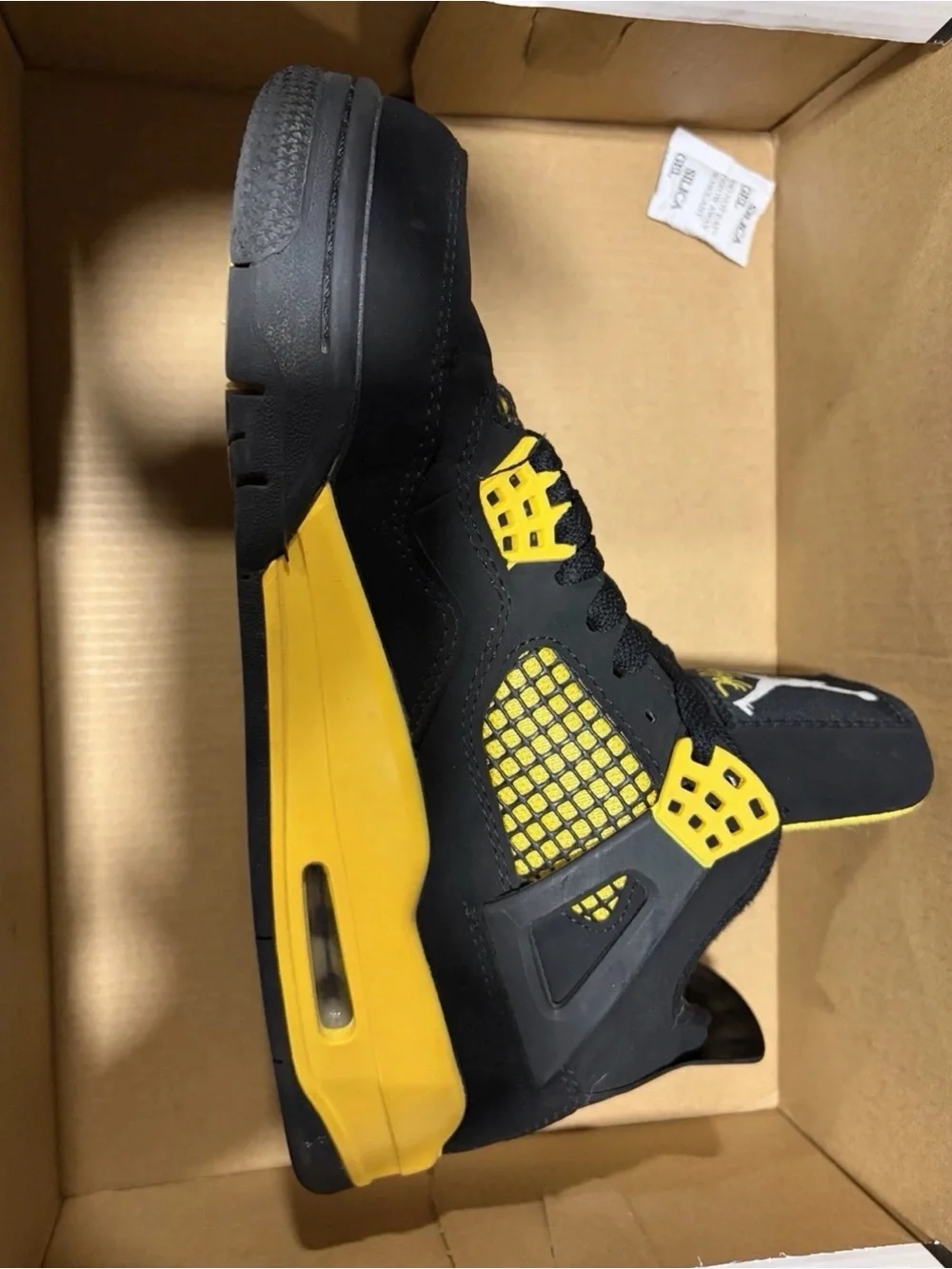 Air Jordan 4 Retro Black & Yellow - 7.5 men’s